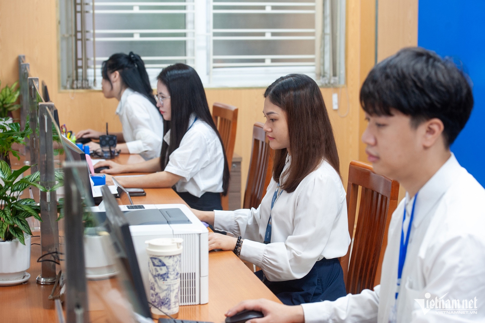 Tiếp tục tinh giản biên chế, đề xuất điều chỉnh tiền lương v...