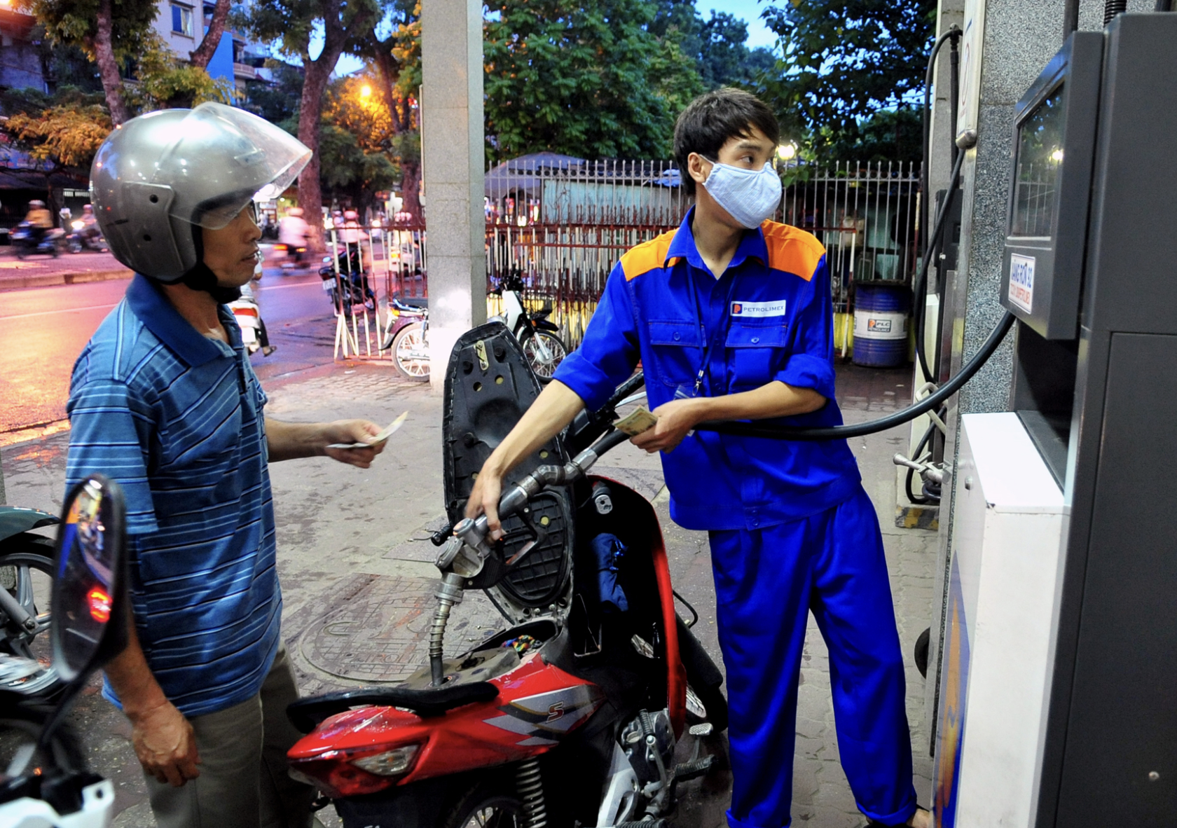 Chính phủ quyết định chi 8.000 tỷ đồng tạm ứng cho Quỹ Bình...