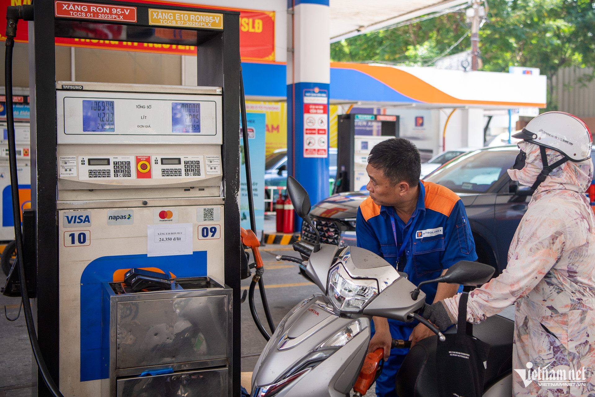 Giá xăng dầu hôm nay 15/9: Thế giới tăng cao, trong nước sắp...